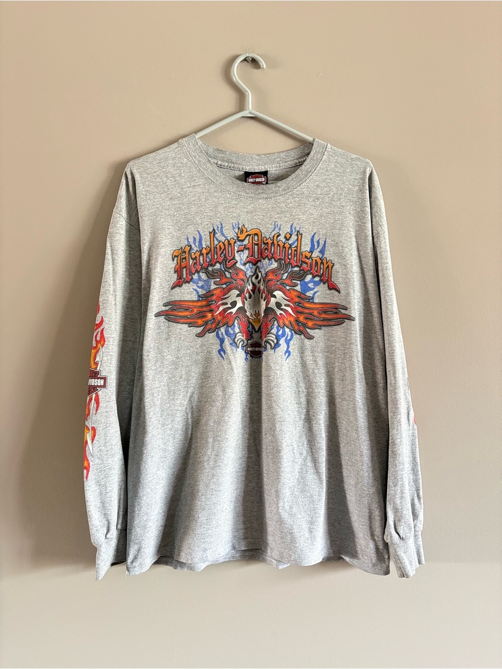 2000s Harley-Davidson Men’s Grey Long-Sleeve Graphic Shirt made in Canada